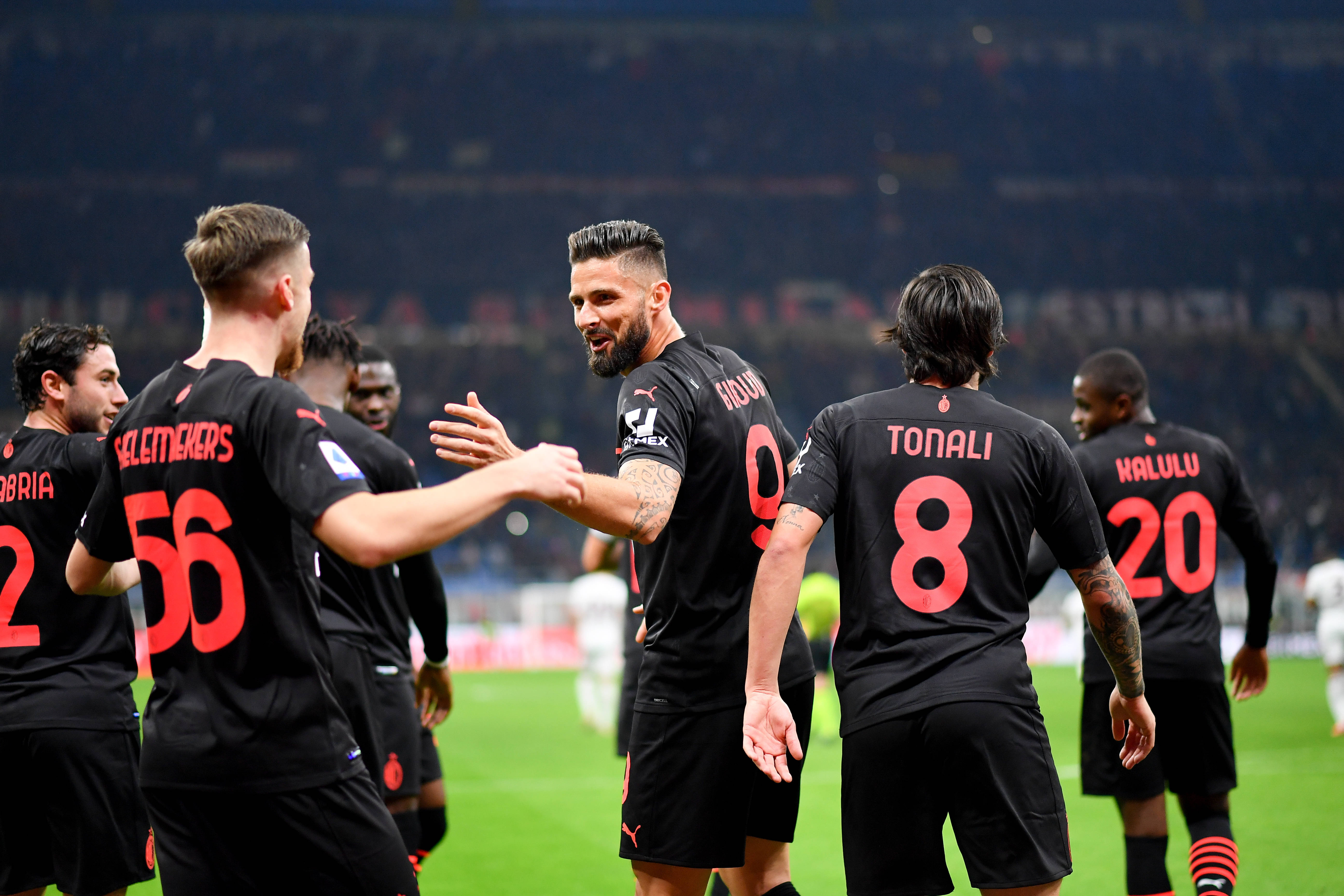 苏翊鸣在2025-2026赛季国际雪联单板滑雪世界杯北京站夺冠，以181.00分刷新个人最佳，连续完成三个1980度空翻，展现卓越实力。