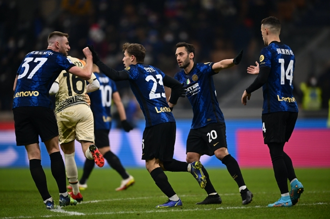 第四次，曼联错失进入欧冠区的机会。