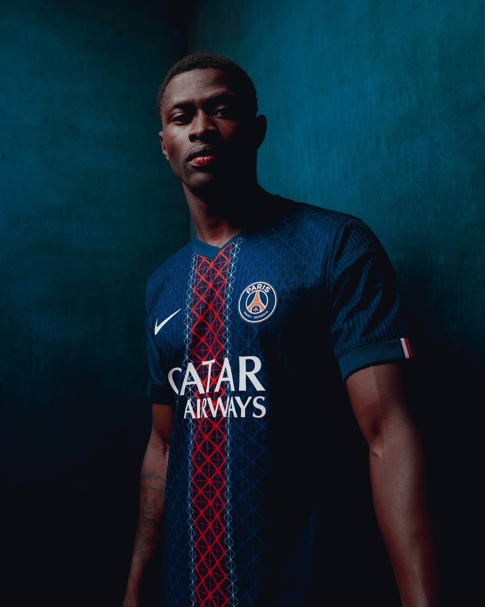 北京时间12月11日凌晨，皇马在欧冠联赛阶段第6轮主场1-2遭曼城逆转。（欧冠第6轮：曼城客场2-1逆转皇马（北京时间12月11日凌晨））