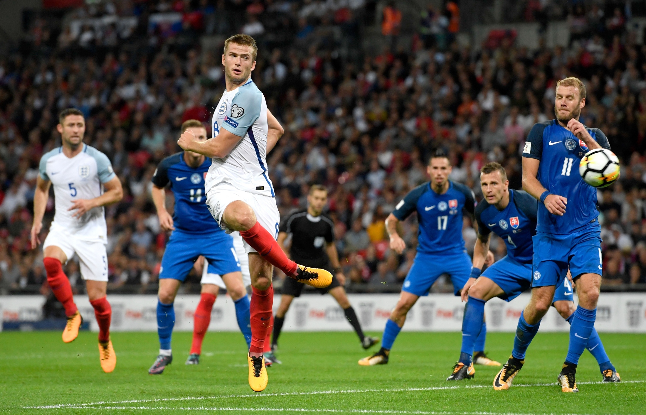 足协杯决赛：险象环生，北京国安大战河南杜康