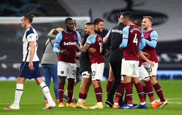 终极猜想来了：阿森纳掉链子无缘冠军VS英超夺冠，你选哪个？（终极抉择：阿森纳是再度掉链无冠，还是捧起英超桂冠？）