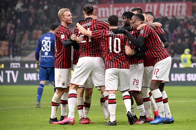 西媒：拉菲尼亚成巴萨非卖品，本赛季欲率队夺欧冠+世界杯（西媒称巴萨将拉菲尼亚列为非卖品，今季盼其带队冲击欧冠与世界杯）