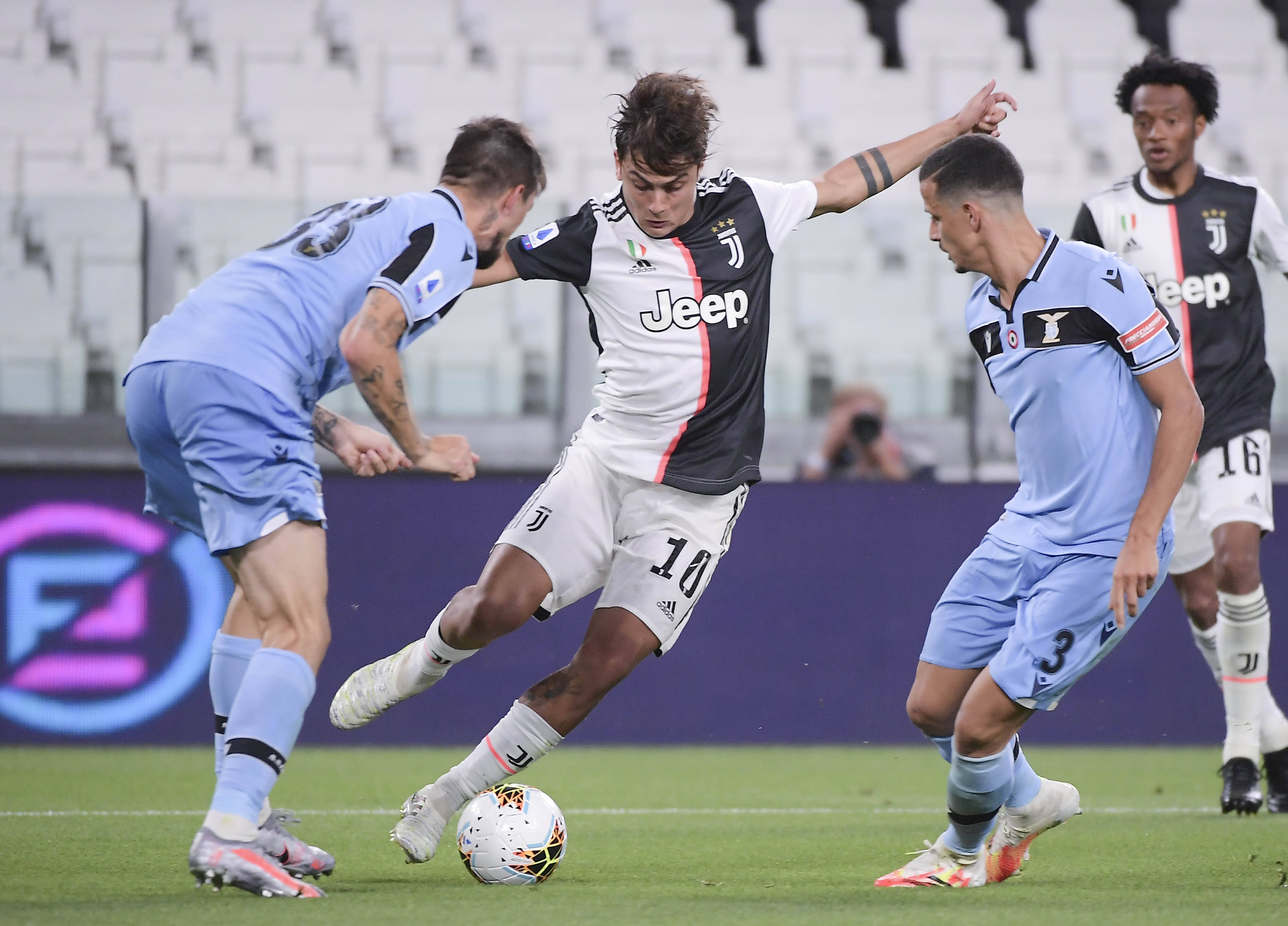 根本不休息！贺希宁打满半场3记三分球拿下11分1板3助1断（半场未下火线！贺希宁三记三分轰下11分1板3助1断）