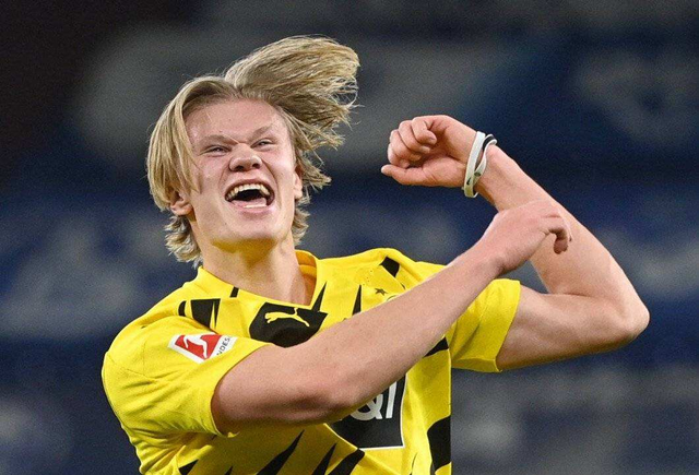 足球国足新一期集训名单公布，两名新人首次入选引热议（国足新一期集训大名单出炉，两名新人首度入选引发热议）